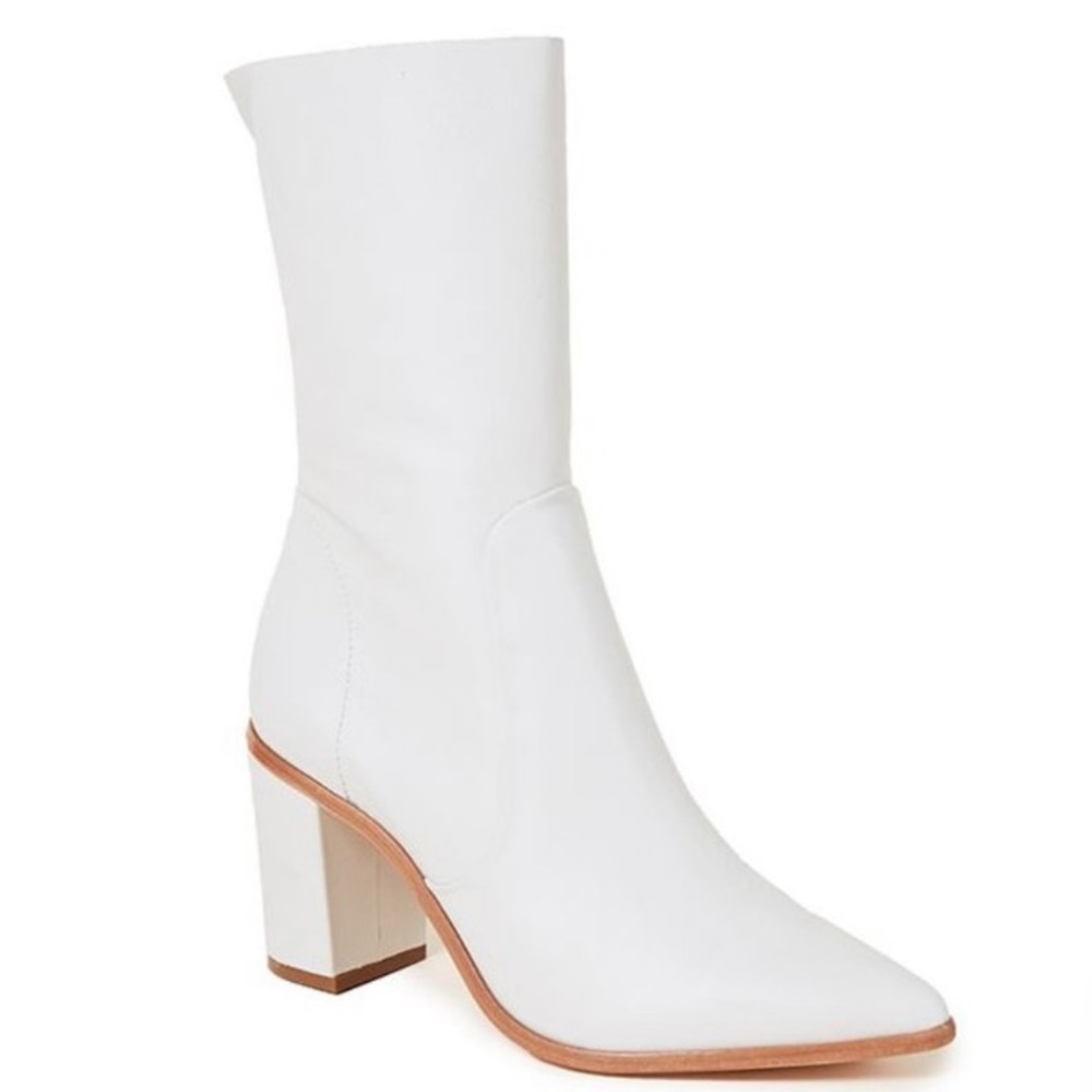 Super cute SCHUTZ pearl boots !